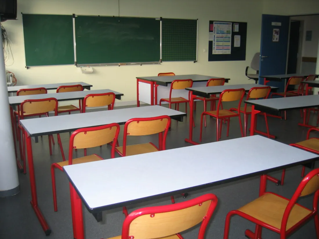 photographie d'une salle de classe